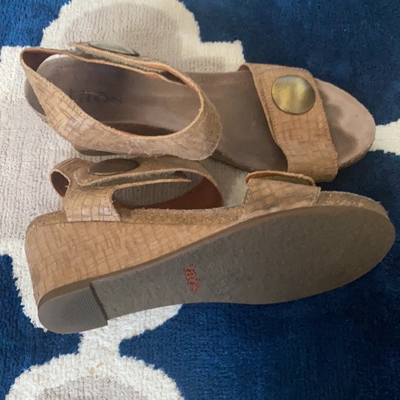 Taos Brown Wedges - Picture 9 of 9